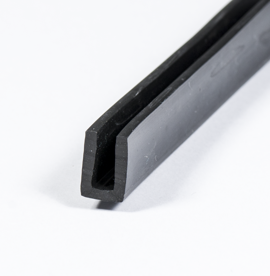 U Profil 3mm Gummi EPDM Beskyt Dine Kanter Med En Uprofil u-profil-3mm-gummi-epdm-beskyt-dine-kanter-med-en-uprofil